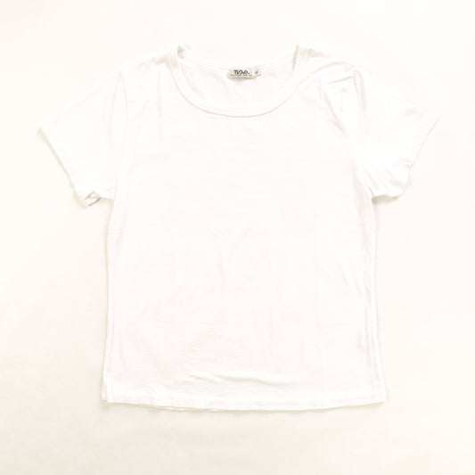 women's white closer-fitting short cap-sleeve t-shirt with round neckline