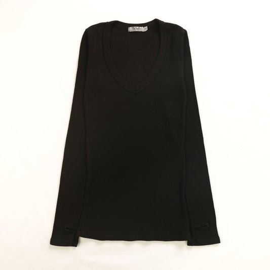 women's black thermal fabric v-neck shirt with long sleeves and thumbholes at the end